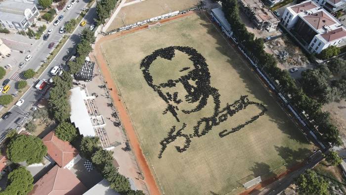 Çeşme’de Kalpler Cumhuriyet İçin Attı