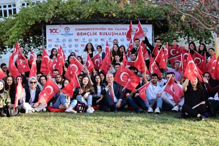 Başkan Zolan Gençlerle Cumhuriyet Coşkusunu Yaşadı