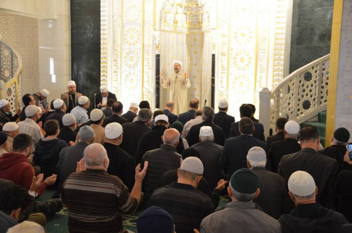 Diyanet İşleri Başkanı Erbaş, Denizlilerle Sabah Namazında Buluştu