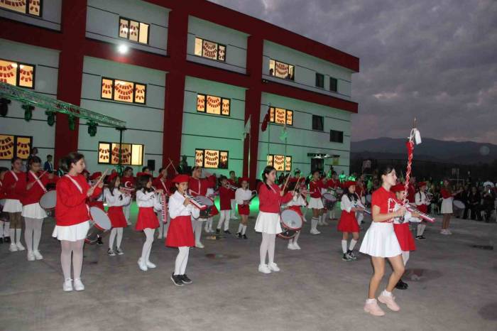 Öğrenciler 100. Yılı Büyük Bir Coşku İle Kutladı