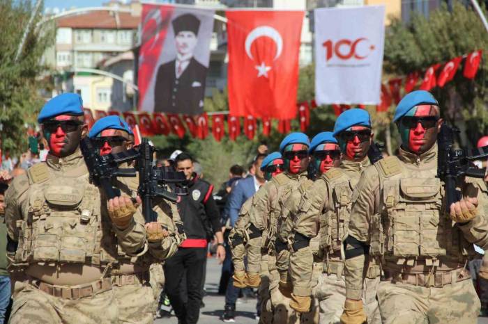 Cumhuriyet’in Kuruluşunun 100’üncü Yılı Karaman’da Kutlandı