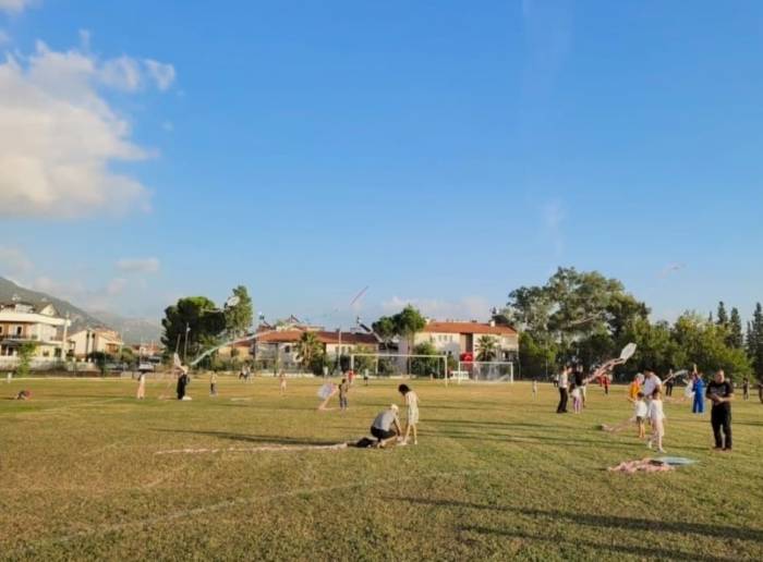 Köyceğiz’de Cumhuriyet İçin 100 Uçurtma Uçuruldu