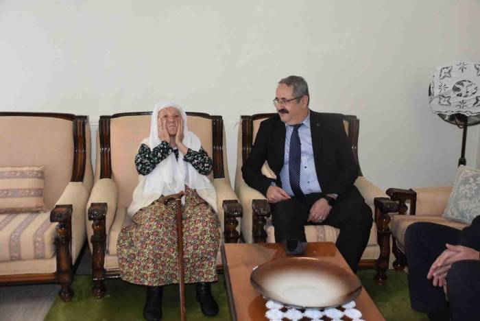 Manisalı Alime Nine Cumhuriyet İle Aynı Yaşta