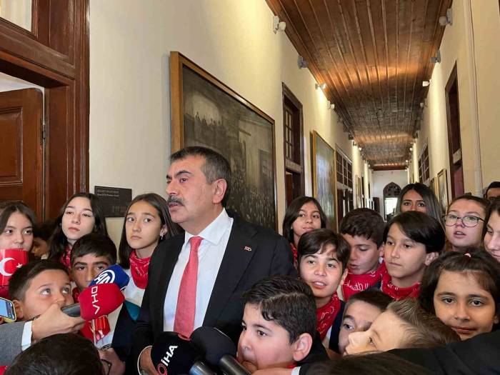 Bakan Tekin: “Cumhuriyet Sadece Bir Hükümet Sistemi Değişikliği Değil, Emperyal Güçlerin Hepsinin Yenildiği Gün”