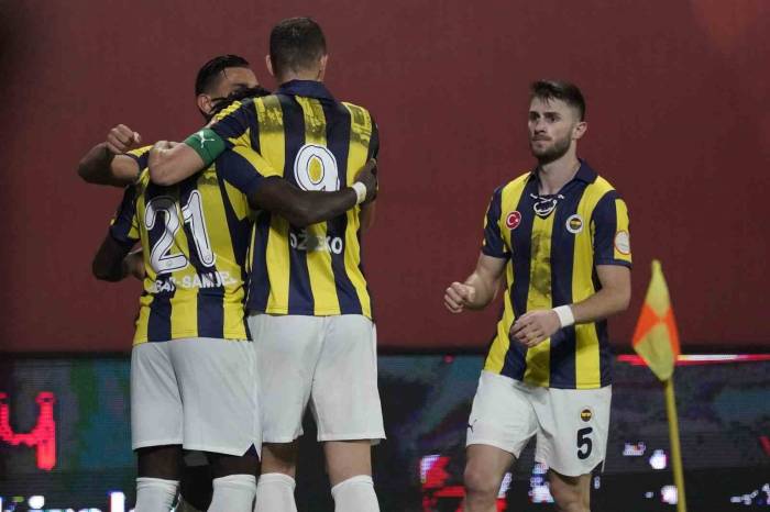 Trendyol Süper Lig: Pendikspor: 0 - Fenerbahçe: 2 (İlk Yarı)