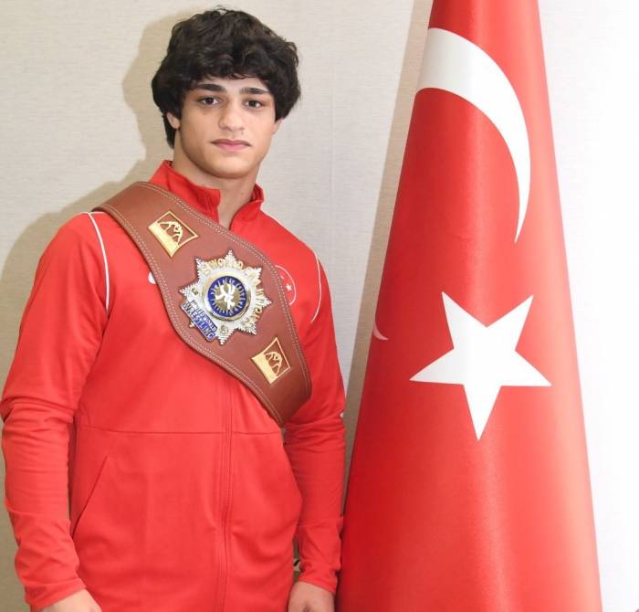 Milli Güreşçi Alperen Berber, Arnavutluk’ta Dünya 2’ncisi Oldu