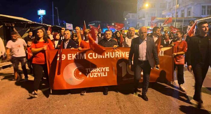 Sinop’ta Fener Alayı Düzenlendi