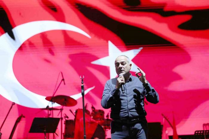 Gemlik’te Cumhuriyet Coşkusu Cadde Ve Meydanlara Sığmadı