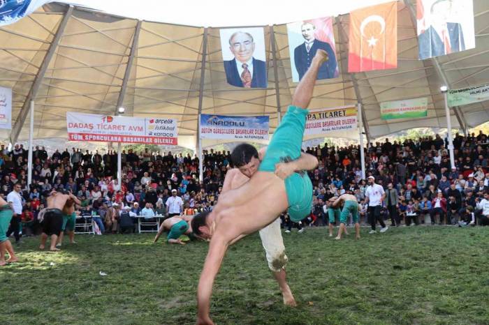 100. Cumhuriyet Karakucak Güreşleri Nefes Kesti