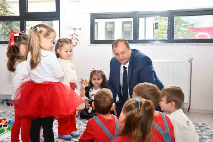 Başkan Usta’dan 100.yılda Bütün Öğrencilere Anlamlı Hediye