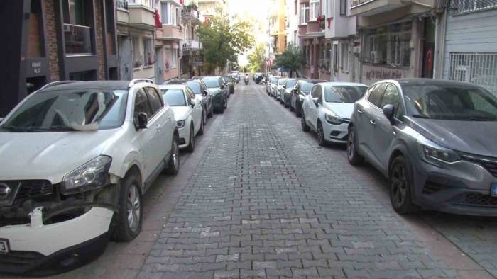 Kadıköy’de Tır Onlarca Aracı Biçip Kaçtı