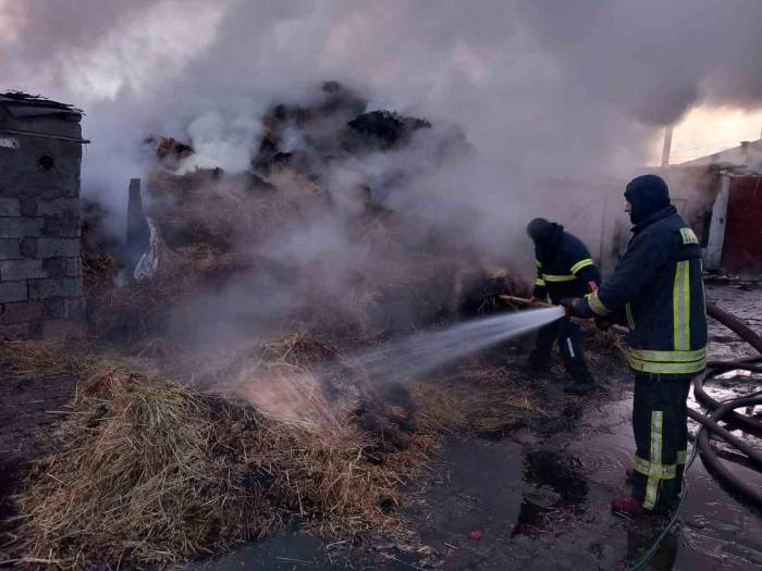 Kars’ta Otomobil Yanarak Kül Oldu