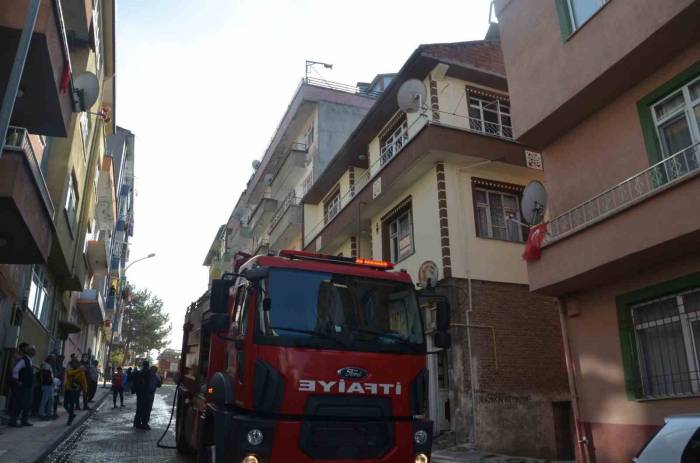 Çakmakla Oynayan Çocuklar Evi Ateşe Verdi