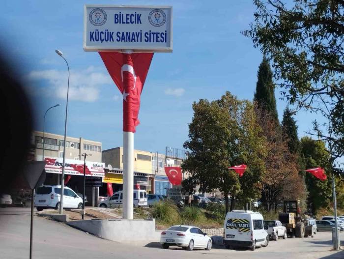Küçük Sanayi Sitesi Türk Bayraklarıyla Donatıldı