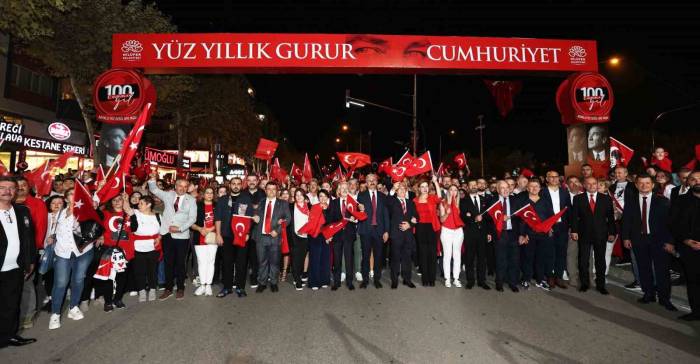 100. Yılda Binlerce Kişi Nilüfer’de Yürüdü