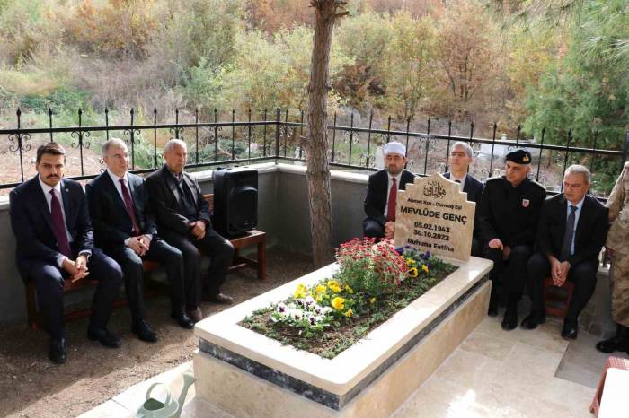 Dünyaya İnsanlık Dersi Veren “Bilge Ana” Kabri Başında Anıldı