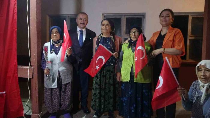 Çocuksuz 100. Yılı Kutlayan Köye Çocuklar Akın Etti