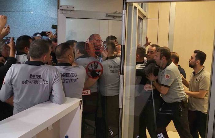 Tip Genel Başkanı Erkan Baş Mahkeme Kalemine Girmek İsteyince Arbede Çıktı