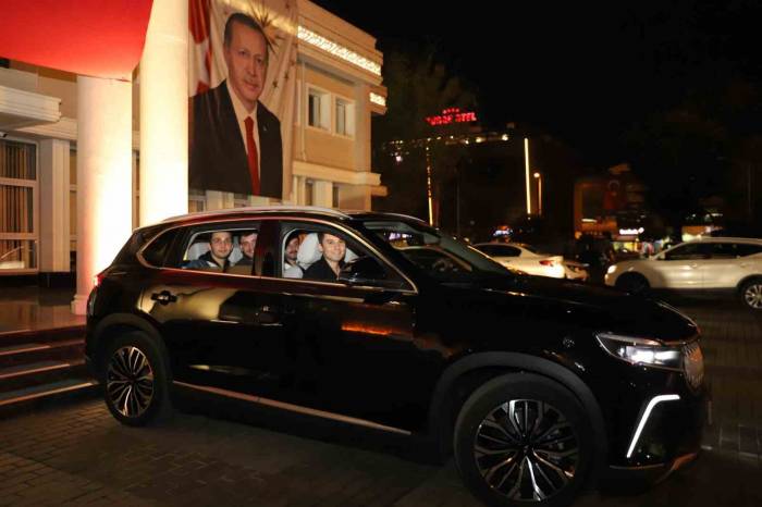 Vali Talimat Verdi, Öğrenciler Yurda Togg İle Gitti