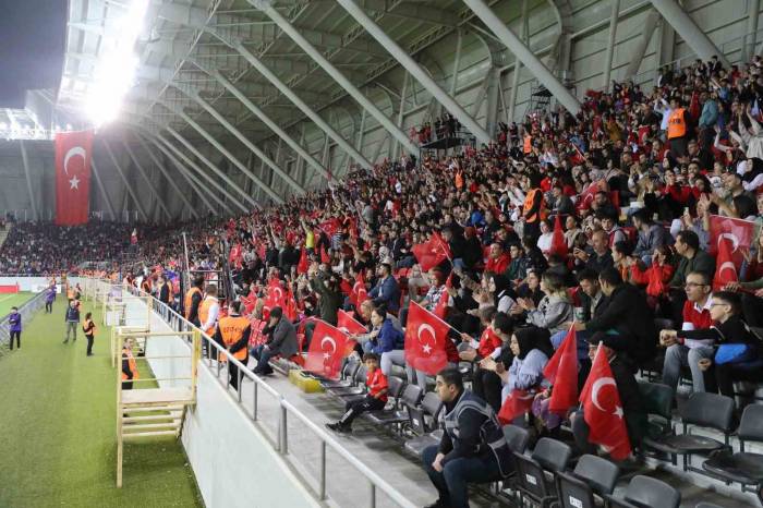 Çorum’da Kadın Milli Takımları Seyirci Rekoru Kırıldı