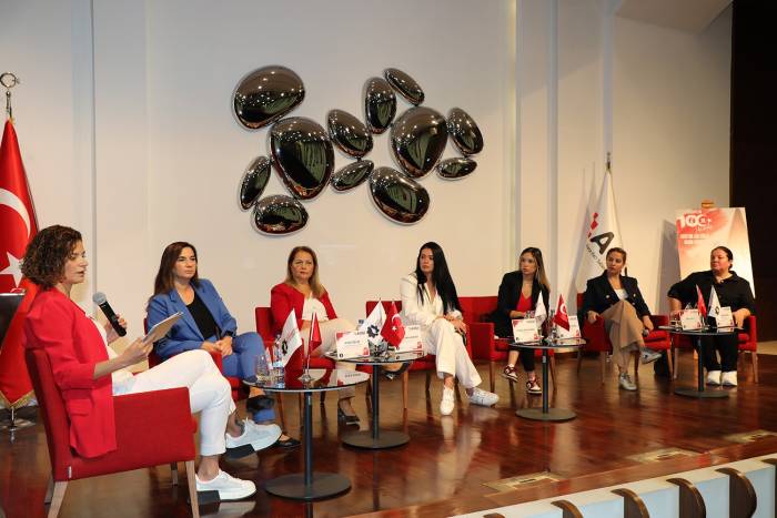 “Cumhuriyetin 100. Yılında 100 Güçlü Kadın” Paneli Yapıldı