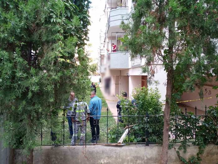 Balkonda Görenler Şok Oldu