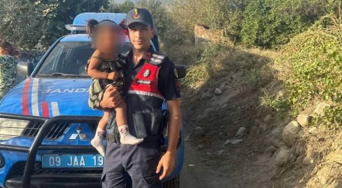 Kaybolan 2 Yaşındaki Kız Çocuğunu Jandarma Ekipleri Buldu