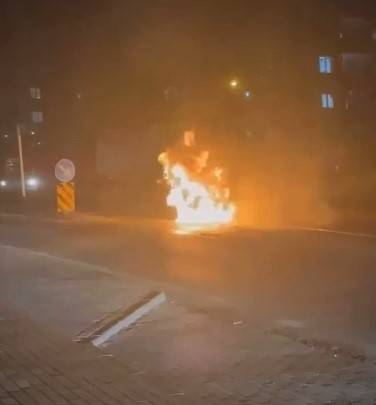 Bursa’da Seyir Halindeki Otomobil Alev Alev Yandı