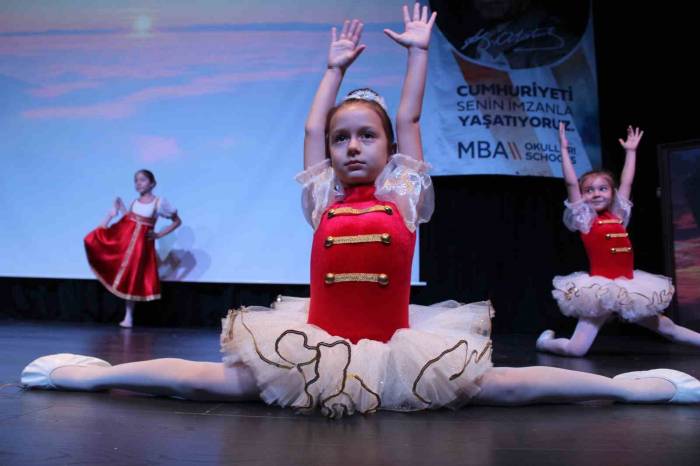 Mba Okulları Öğrencileri Cumhuriyet Sahnesinde