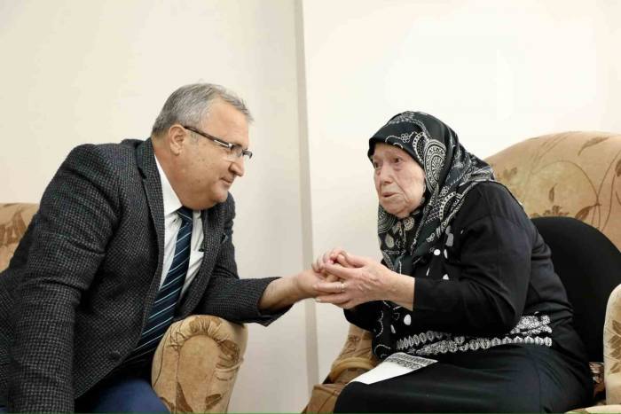 Başkan Çerçi Asırlık Çınarı Ziyaret Etti