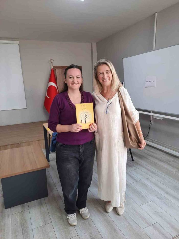 Burhaniyeli Keman Sanatçısı Solak’ın İlk İmza Günü