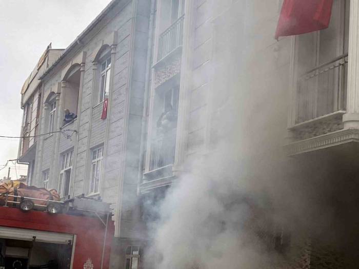 Küçükçekmece’de Yangın Paniği