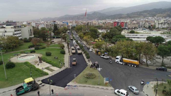 Büyükşehir’den Salihli’ye Sıcak Asfalt