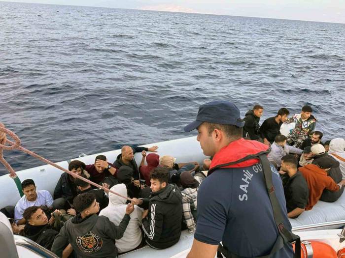 Datça’da 49 Düzensiz Göçmen Kurtarıldı, 60 Göçmen Yakalandı