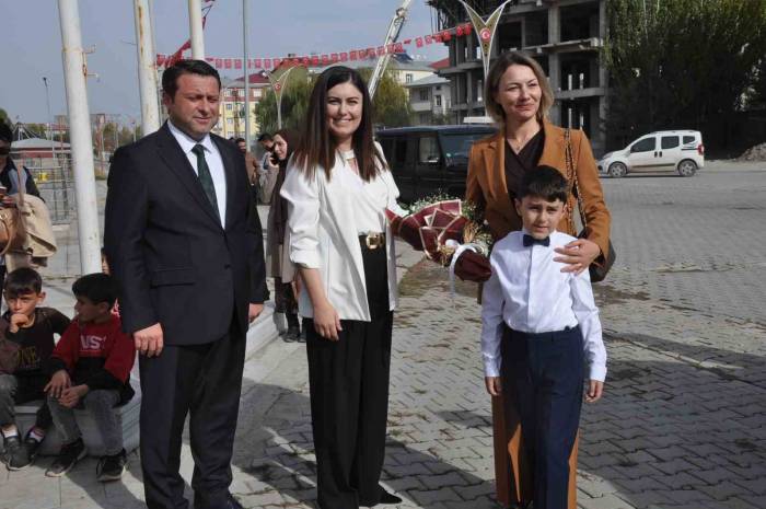 Bulanık’ın İlk ‘Hanımeli Kafe’si Açıldı