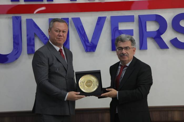 Türk Akademisyenler Özbek Öğrencilere Ders Verdi