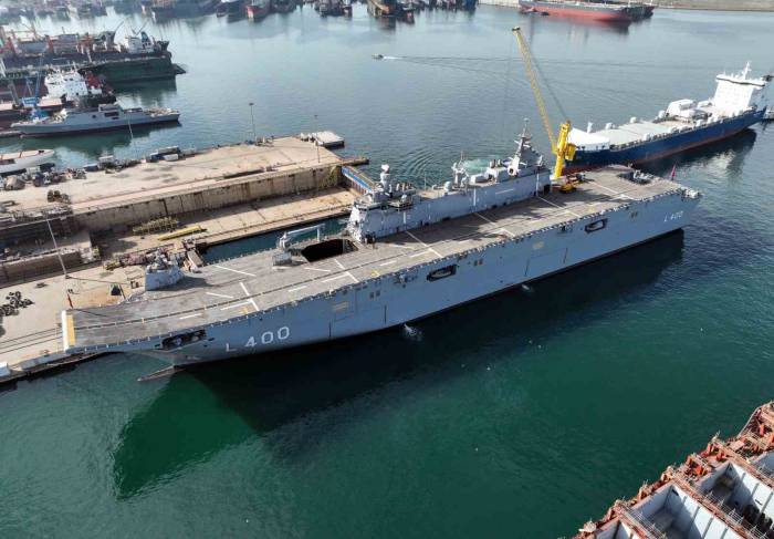 Tcg Anadolu Gemisin Sarayburnu’nda Halkın Ziyaretine Açılıyor