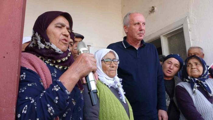 Çocuksuz 100. Yılı Kutlayan Köye Muharrem İnce Börek İkram Etti