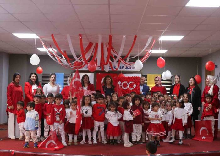 Van Büyükşehir Belediyesi Minikler İçin 100. Yıl Etkinliği Düzenledi