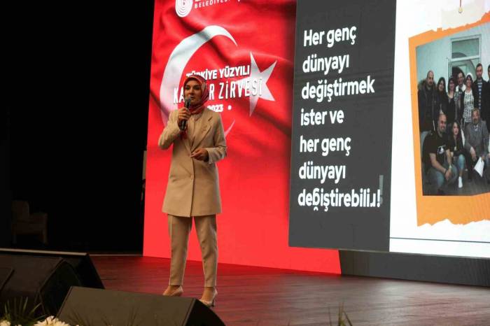 Bakan Göktaş: "avrupa’da İlk Başörtülü Milletvekili Olarak Meclise Girdim”