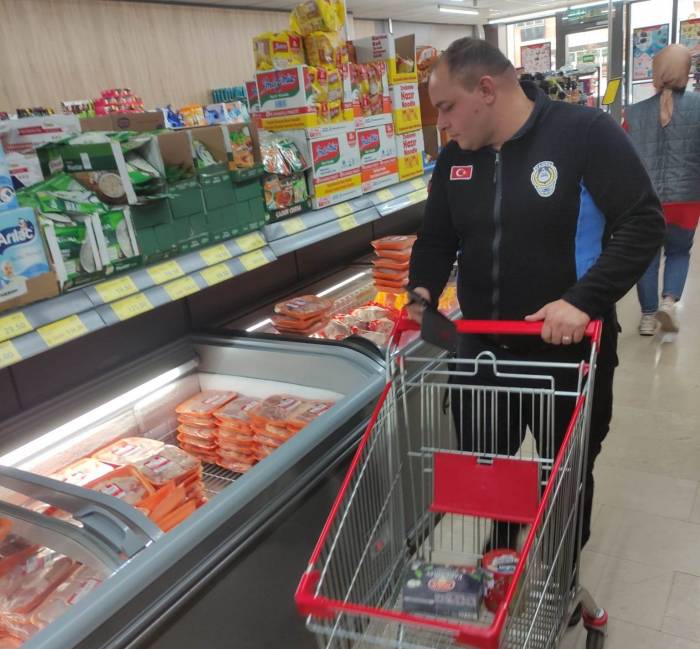 Altınova’da Marketlere Denetim Sürüyor