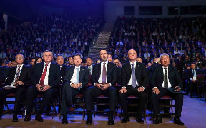 Bakan Bayraktar: "Türkiye’de Enerji Merkezini 2024’te Oluşturabileceğimizi Düşünüyorum"