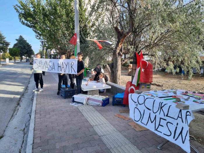 Burdurlu Minik Ellerden Filistin’e Destek