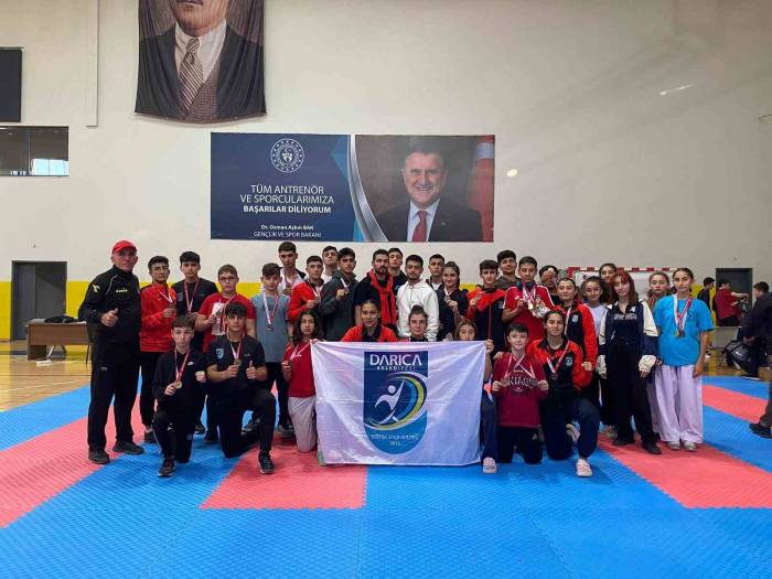 Turnuvada Madalyaları Topladılar