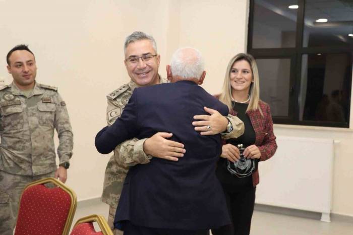 Elazığ’da İl Jandarma Komutanlığı Ekipleri Şehit Aileleriyle Bir Araya Geldi