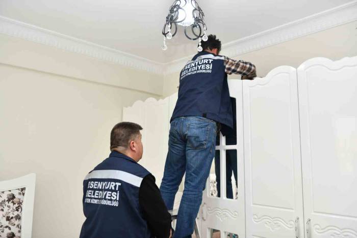 Esenyurtlu Vatandaşlara Afet Bilinci Eğitimi Verilip Evdeki Riskli Eşyalar Sabitleniyor