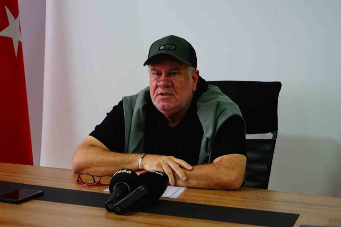 Levent Eriş: “Defansif Oynadığımıza Katılmıyorum, Ligde İki Santrfor İle Oynayan Tek Takımız”