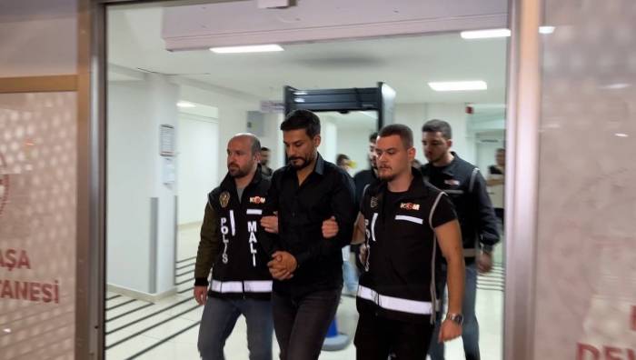 Gözaltına Alınan Engin Polat Ve Eşi Dilan Polat Sorgulanmak Üzere Emniyet Müdürlüğüne Getirildi