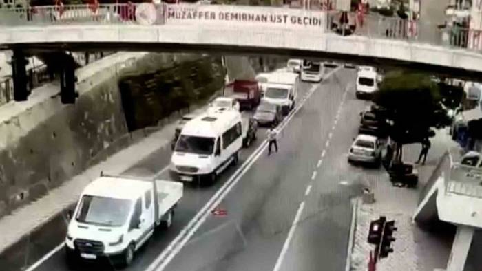 Türk Polisinin Türk Bayrağı Hassasiyeti Yürekleri Isıttı