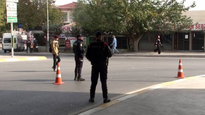 Esenyurt’ta 90 Farklı Noktada Gerçekleşen Asayiş Uygulamasında Binden Fazla Polis Ekibi Görev Aldı
